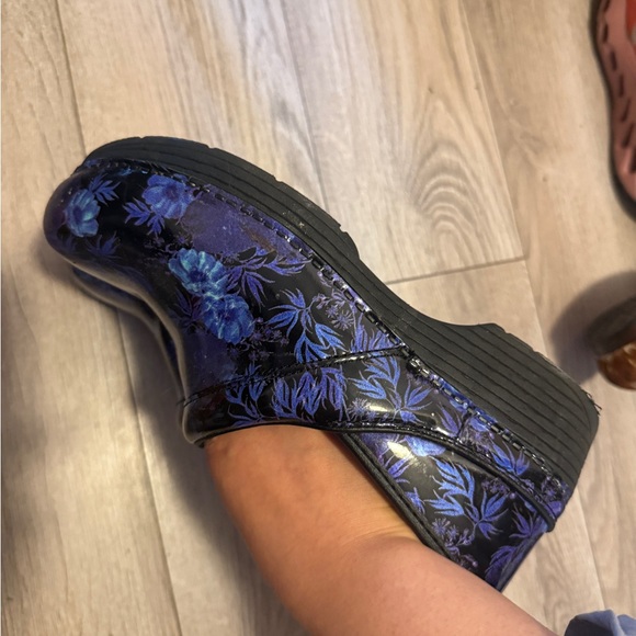 Floral Patterned Clogs - Picture 5 of 6